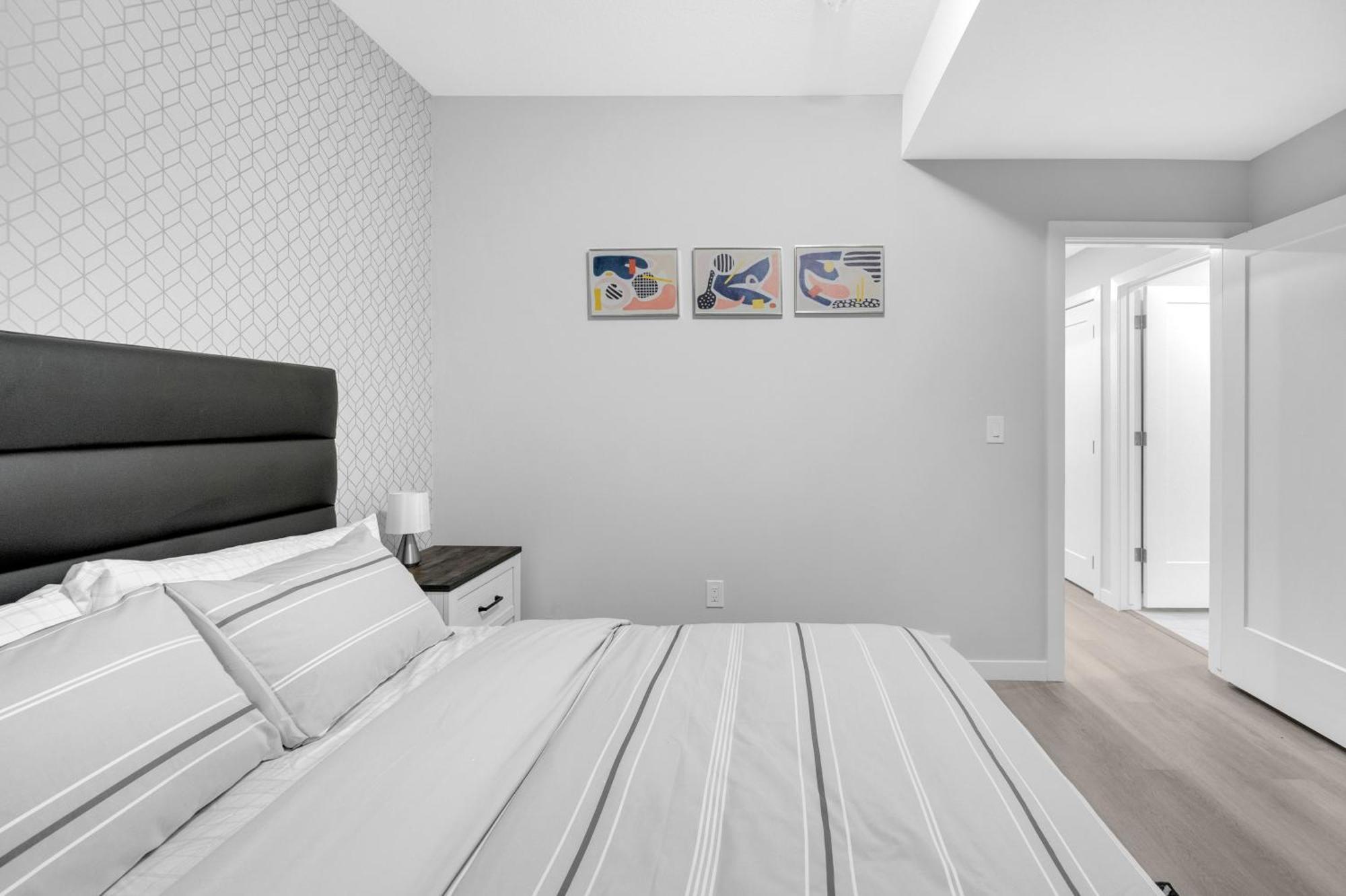 Modern & Spacious Guest Apartment Calgary