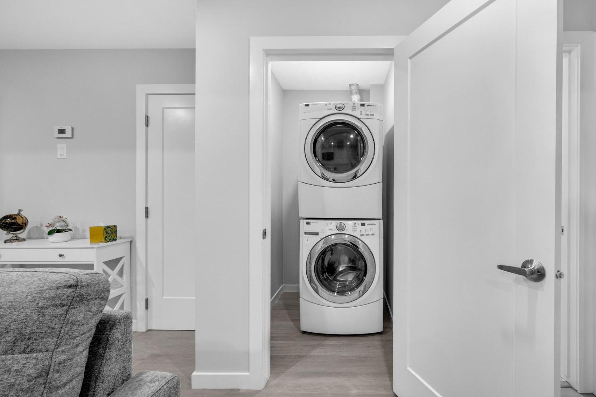 Apartment Modern & Spacious Guest Calgary