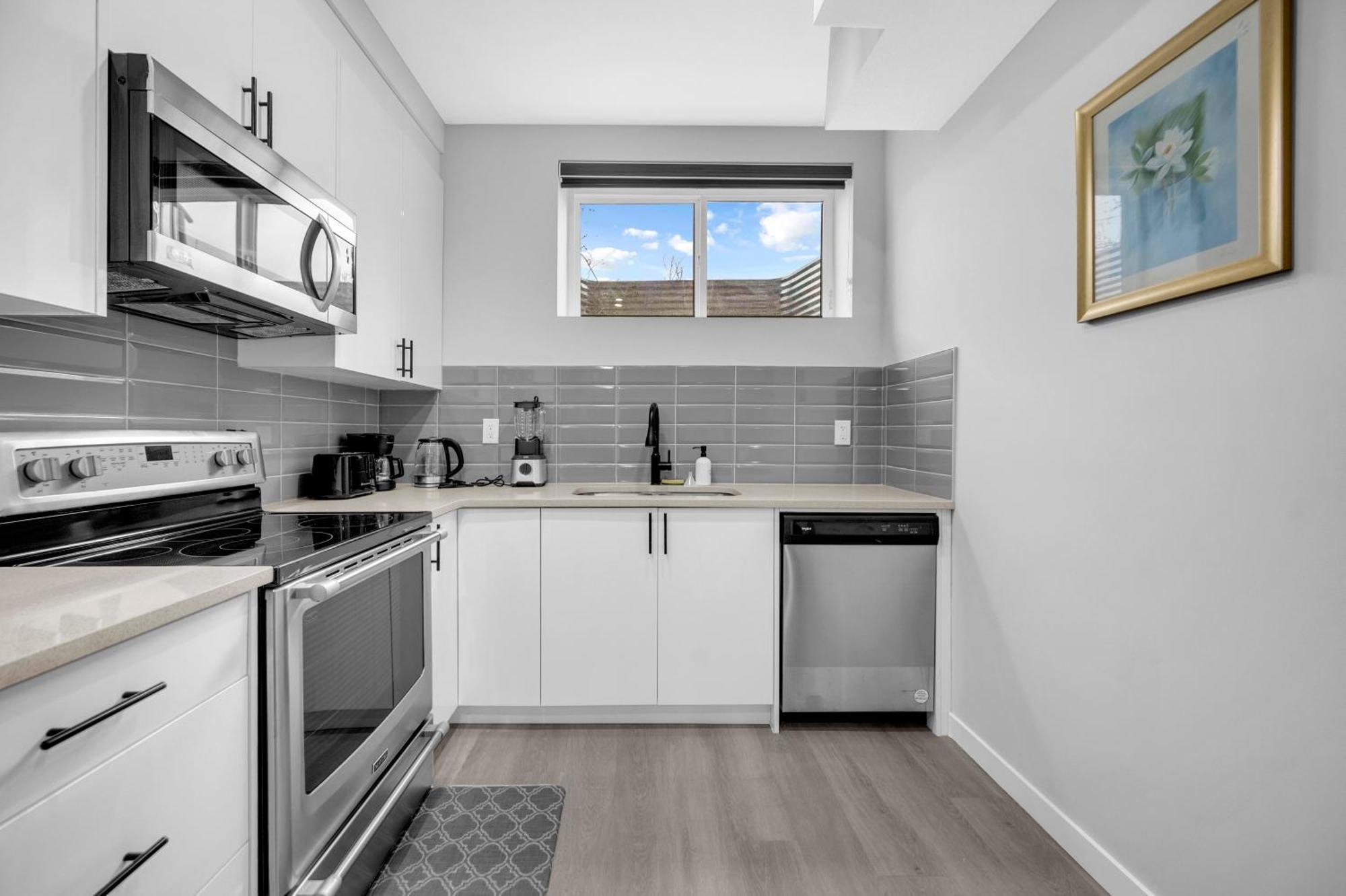 Modern & Spacious Guest * Calgary